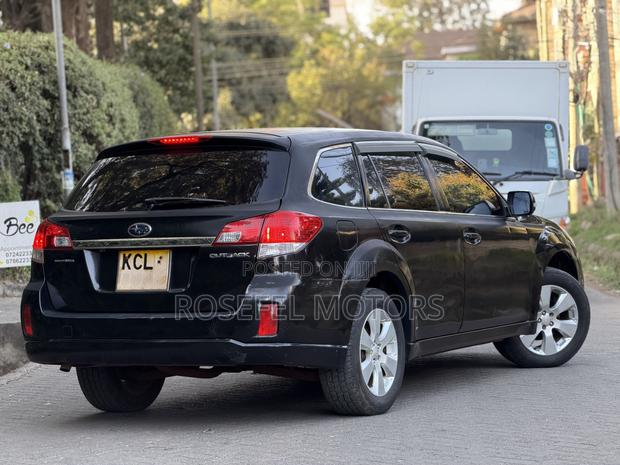 Subaru Outback 2.5i Limited 2010 Black