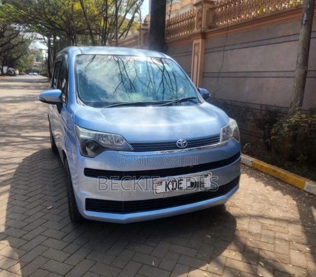 Toyota Spade 2014 Blue