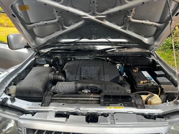 Mitsubishi Pajero 2005 Silver