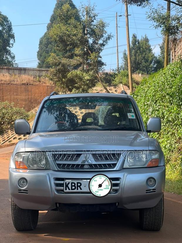 Mitsubishi Pajero 2005 Silver