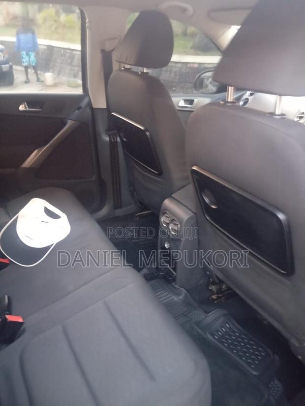 Volkswagen Tiguan 2009 Gray