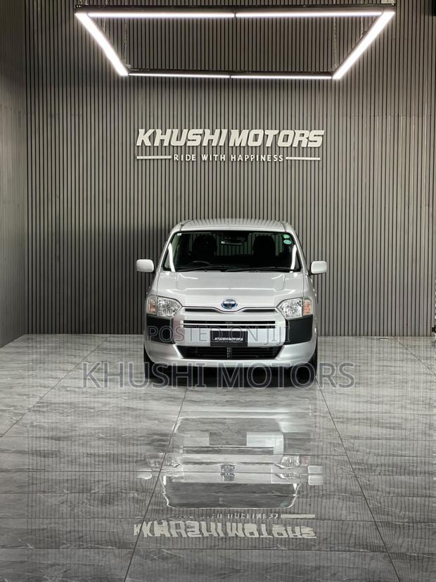 Toyota Succeed 2019 Silver