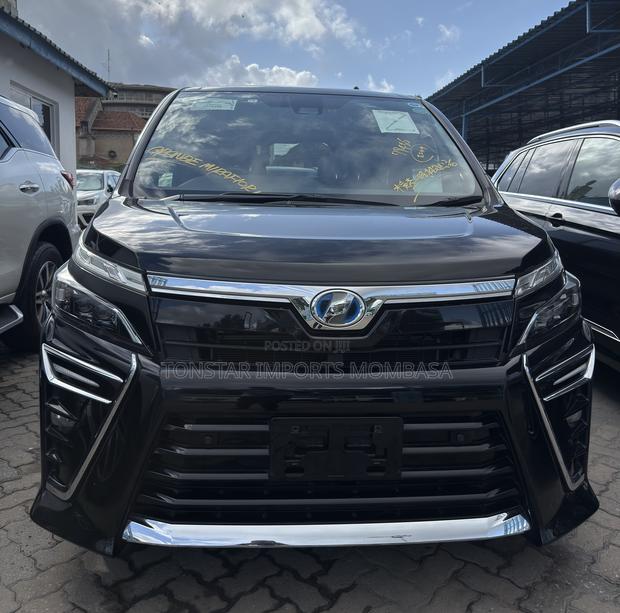 Toyota Voxy Hybrid ZS 2WD 7-Seater 2019 Black