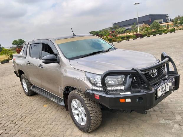 Toyota Hilux 2017 Brown