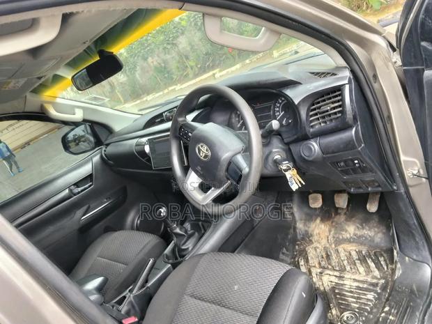 Toyota Hilux 2017 Brown