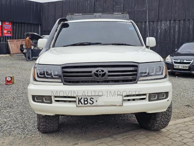 Toyota Land Cruiser 2006 White