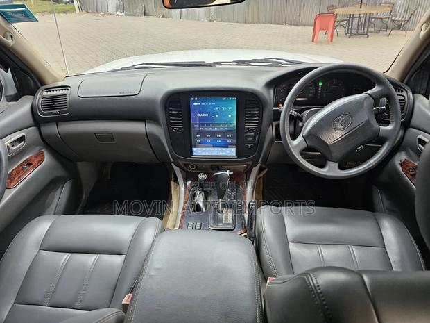 Toyota Land Cruiser 2006 White