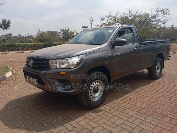 Toyota Hilux 2020 Gray