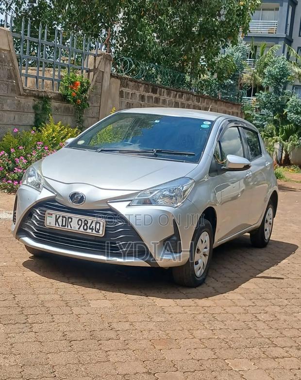 Toyota Vitz 2017 Silver