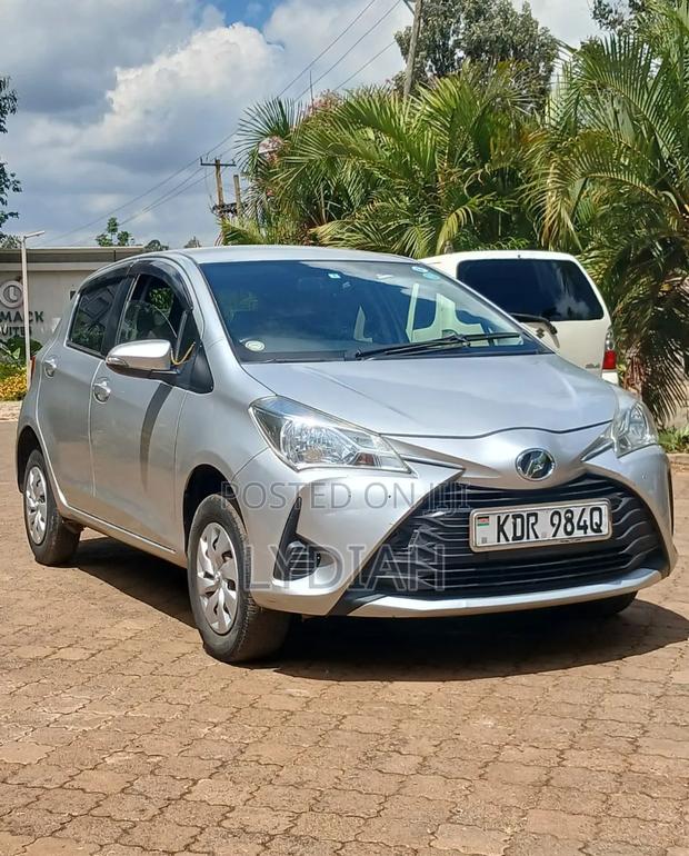 Toyota Vitz 2017 Silver