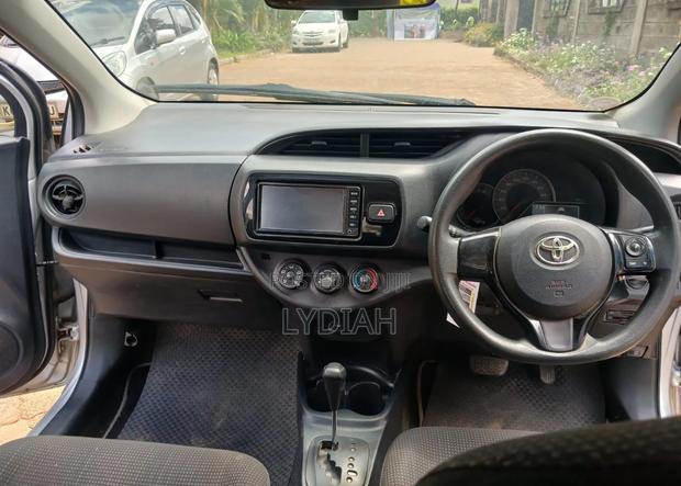 Toyota Vitz 2017 Silver
