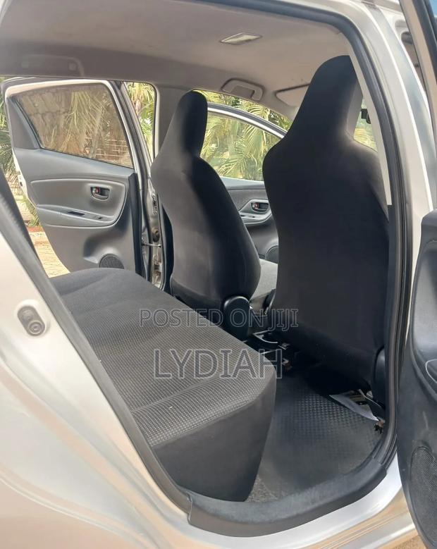 Toyota Vitz 2017 Silver