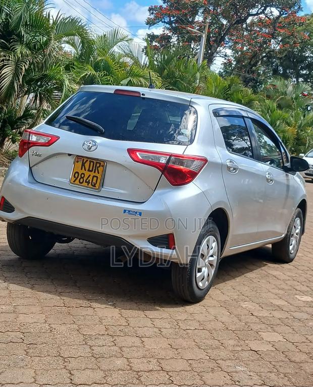 Toyota Vitz 2017 Silver