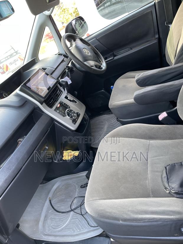 Toyota Noah 2013 Gray