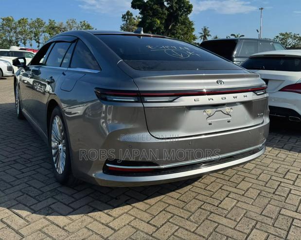 Toyota Crown Platinum AWD 2024 Gray
