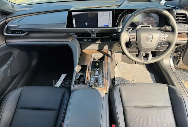 Toyota Crown Platinum AWD 2024 Gray