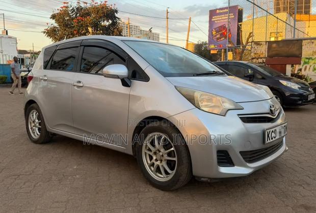 Toyota Ractis 1.5 FWD 2011 Silver