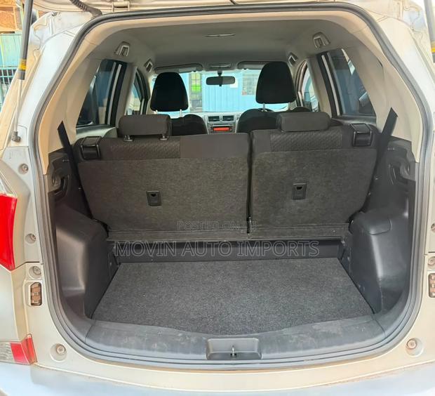 Toyota Ractis 1.5 FWD 2011 Silver