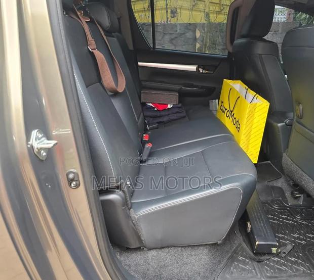Toyota Hilux 2025 Gray
