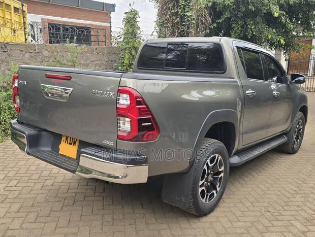 Toyota Hilux 2025 Gray