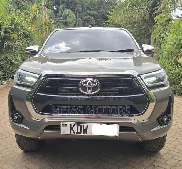 Toyota Hilux 2025 Gray