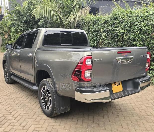 Toyota Hilux 2025 Gray
