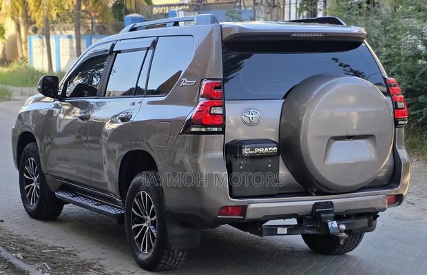 Toyota Land Cruiser Prado 2018 Gold