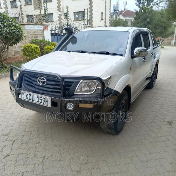 Toyota Hilux 2012 White