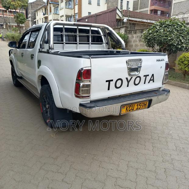 Toyota Hilux 2012 White