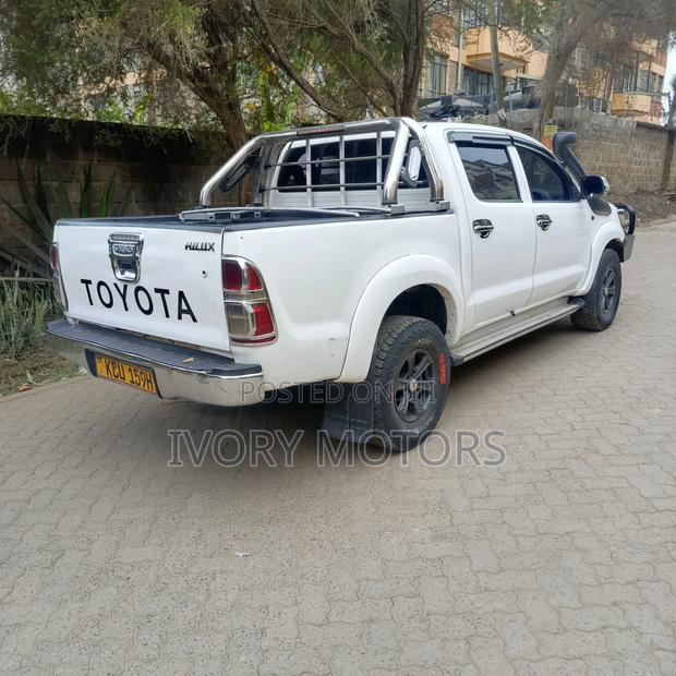 Toyota Hilux 2012 White