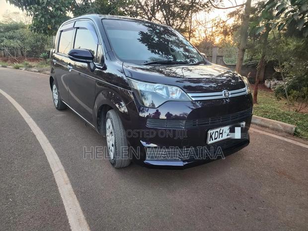 Toyota Spade 2016 Purple