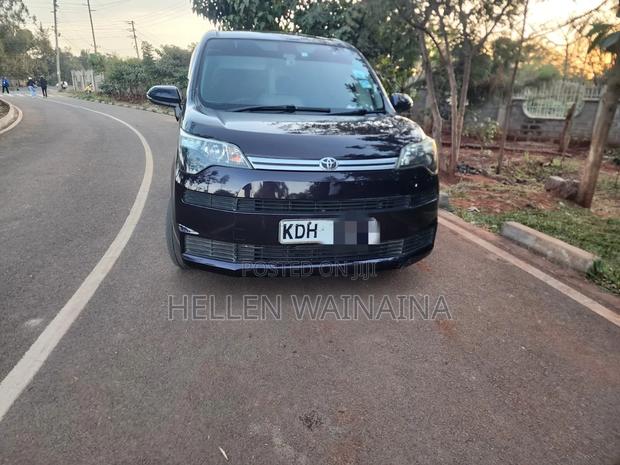 Toyota Spade 2016 Purple