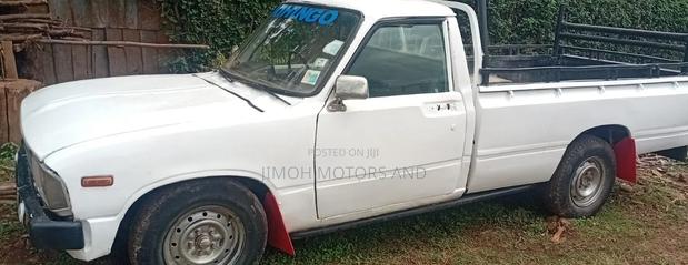 Toyota Hilux 2200 4x4 1986 White