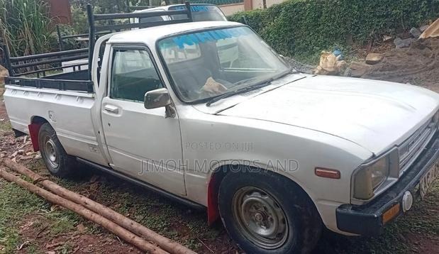 Toyota Hilux 2200 4x4 1986 White