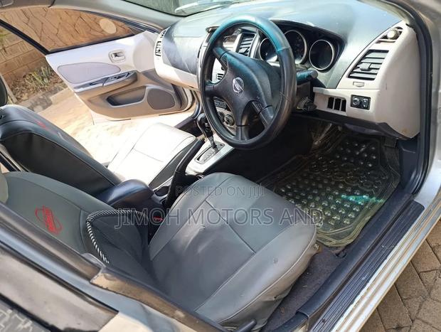 Nissan Wingroad 2004 Silver