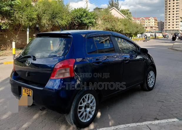 Toyota Vitz 2005 Blue