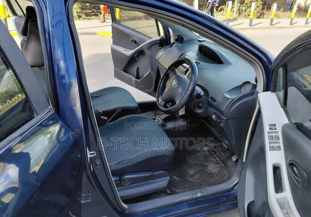 Toyota Vitz 2005 Blue