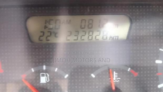 Nissan Sunny 2000 Gray