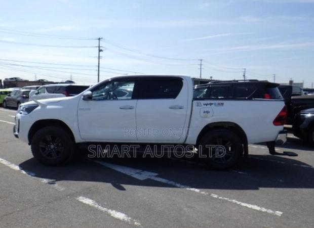 Toyota Hilux 2021 Pearl