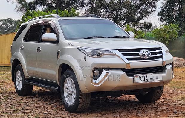 Toyota Fortuner 2012 Brown