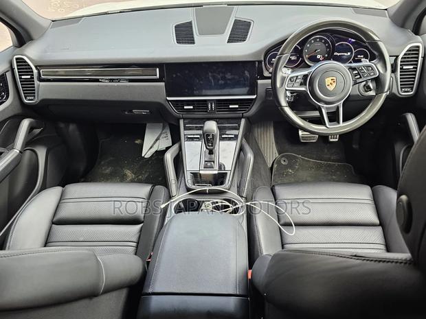 Porsche Cayenne S AWD 2019 Pearl