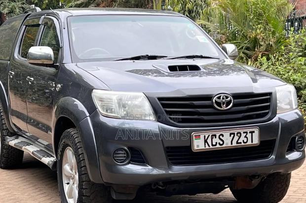 Toyota Hilux 2012 Gray