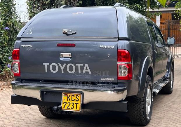 Toyota Hilux 2012 Gray