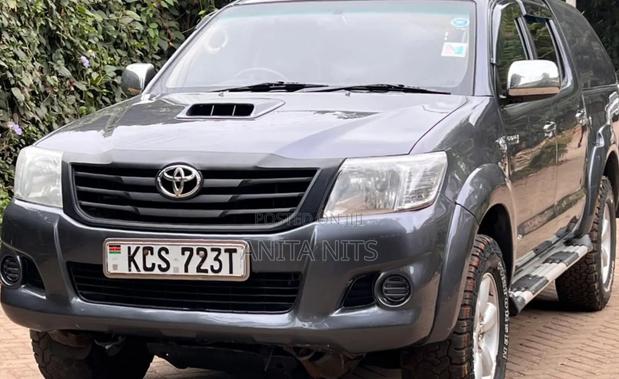 Toyota Hilux 2012 Gray