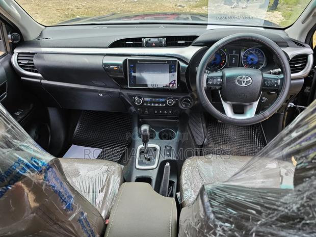 Toyota Hilux 2019 Black