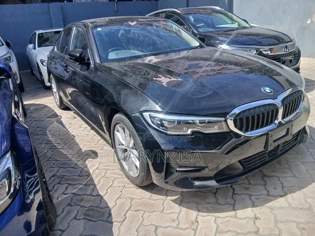 BMW 320i 2019 Black
