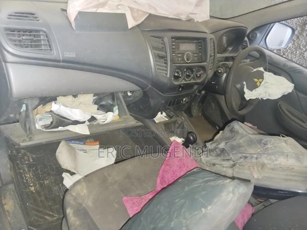 Mitsubishi L200 2015 White