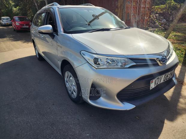 Toyota Corolla Fielder 2018 Silver