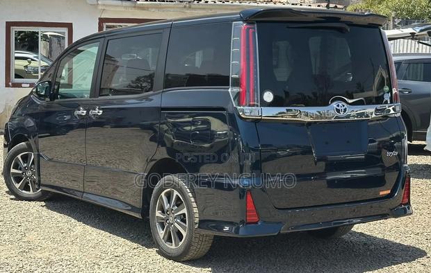 Toyota Noah 2020 Blue