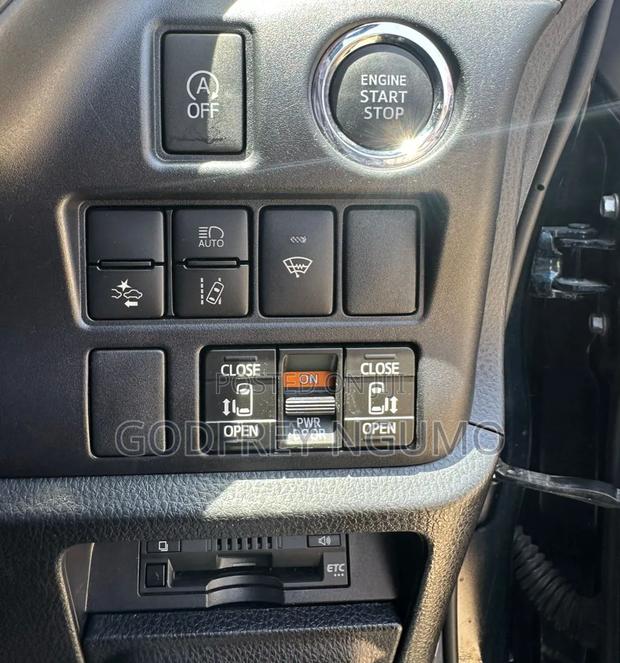 Toyota Noah 2020 Blue